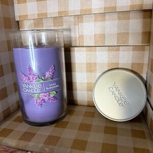Yankee Candle Lilac Blossoms Lavender Candle